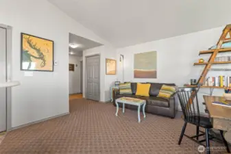 Additional seating area in this very spacious great room