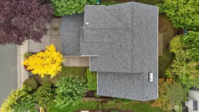 Brand new roof 10/2025 with 30-year transferable warranty