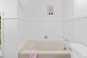 En-suite bathroom with period features.