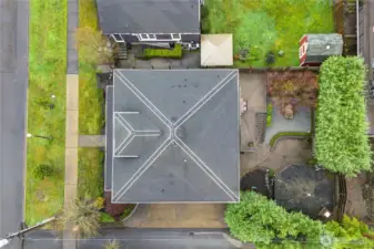 From a bird’s-eye view, you can see the freshly cleaned roof, lush landscaping with elegant hardscaping, a secluded setting, and plenty of spaces perfect for entertaining.