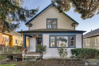 Craftsman home in great Central Tacoma location, near 6th ave business district.