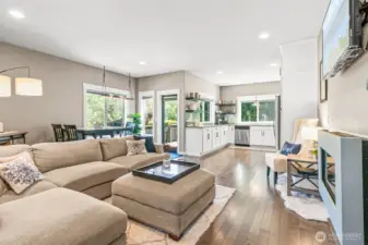 Beautiful windows letting in plenty of natural light!