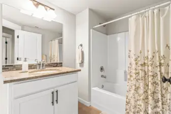 2nd floor hallway bath- clean & bright!