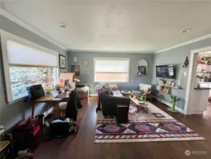 Spacious living room w refinished hardwood floors