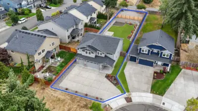 Welcome home to modern convenience and spacious outdoor living, all in the community of McKenzie Meadows. Blue boundary lines are approximate, buyer to verify to own satisfaction.