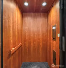 Elevator services all floors