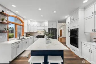 This fully renovated kitchen hits all of the right notes!