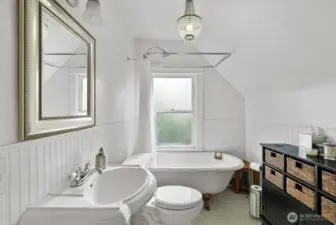 Upper level full bathroom