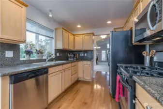 Granite tile counters, stainless steel appliances