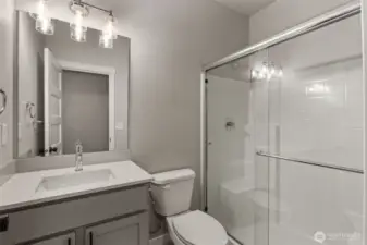 Lower level En suite bathroom