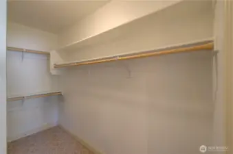 Primary suite walk in closet