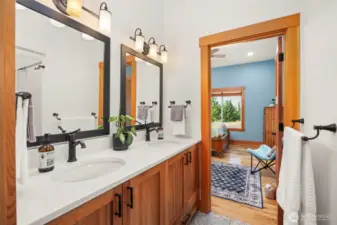 Shared bathroom between bedrooms 2&3