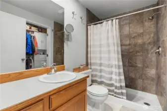 Hall Updated En Suite Bath w/Tile Shower Surround.