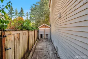 Dog house on the side of home.