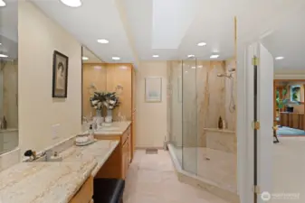 Primary ensuite, heated floor