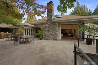 Deck view of Sunroom with Glass door retracted.