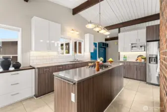 Don't miss the gourmet gas rangetop - 2 yrs new! Turquoise door at left leads to the rear yard, just beyond is a gorgeous built-in hall tree.