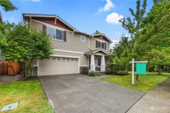 A beautiful home in the heart of Sammamish! Walking distance to the market, public transport, and the award winning schools.