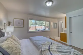 You'll love this bright room!