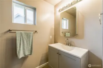Upstairs bath just off the top of the stairs. Brand new vanity, mirror, lights and toilet seat.