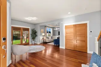 Spacious entry welcomes guests into this warm and inviting space!