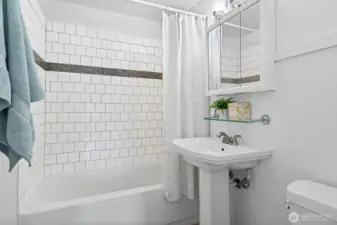 Main Floor: Full Bathroom