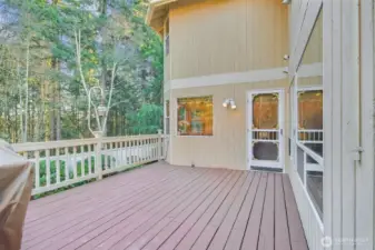 Huge deck off kitchen