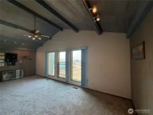 Huge bonus room