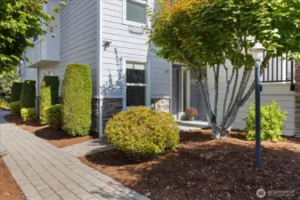 Lower End Unit, No step entrance!