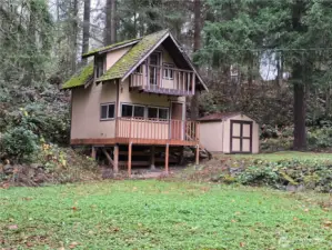 Cabin, with out bathroom. Roof needed