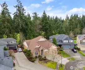 Wonderful rambler offers 3 bedrooms and 3.5 baths on the Woodlands golf course.  Low maintenance yard and lots of curb appeal.