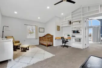 Upstairs bonus (loft space)