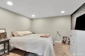 lower level non-egress bedroom or office