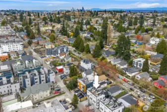 Just 20 min to SeaTac and 15 to Downtown Seattle. Don't want to drive? Or leave the car at home and hop on public transit - just minutes away.