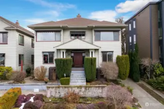 Beautiful 1 bedroom & 1 bath, 752sf home on the top floor of the Stewart Crest  boutique Co-op, located on a welcoming, North Capitol Hill residential street.