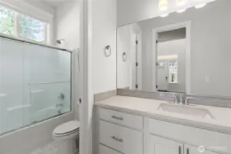 Main floor full bathroom
