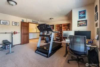 Plenty of space upstairs for hobbies