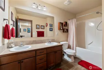 Upstairs full bathroom