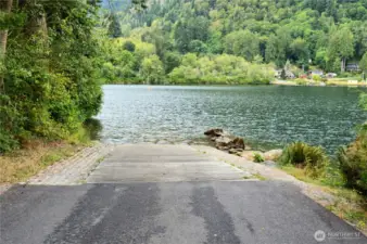 Public boat launch 3 minutes (1.3 miles) down South Bay Drive.