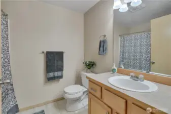 Full Bath off Hall