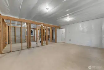 Photographs are for illustrative purposes only. Features, finishes, interior/exterior colors, landscaping and floorplan shown may vary from actual homes built