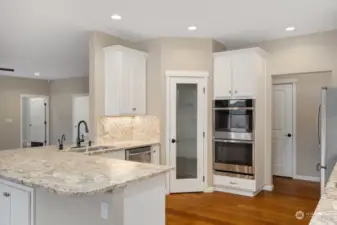 Walk in Pantry, new double oven