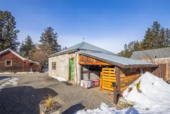 Additional dry storage from garage lean-to