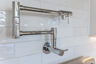 Stock pot filler