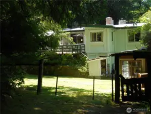 House side Shot.. These Owners took such good Care of this place. Hubby is kind of a perfectionist with his care of the grounds!!