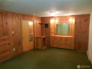 Master Bedroom. Not sure about flooring under this Green Carpet