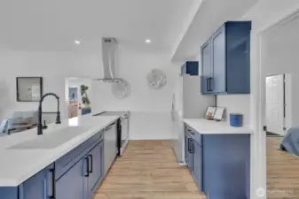 Beautiful new kitchen with new stainless steel appliances that stay!