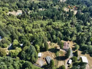 Private wooded surroundings