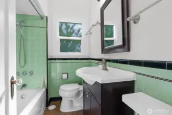 Upper level full-bath.