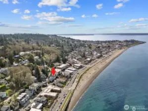 Enjoy volleyball, kayaking and all of the fun Alki Beach activitoes!